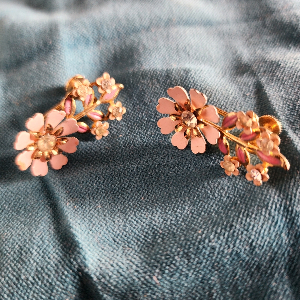 Vintage Pink and Gold Rhinestone Flower Screw Back Earrings